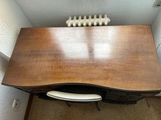 Escritorio de madera clásico