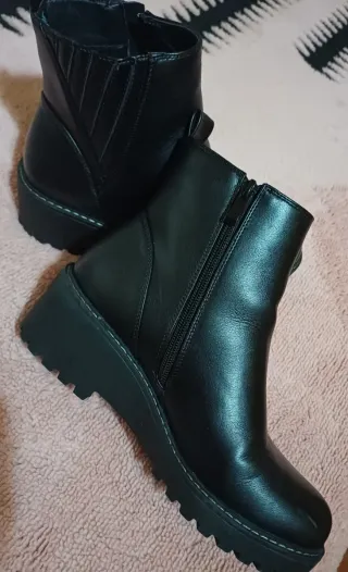 Botines negros de cuña