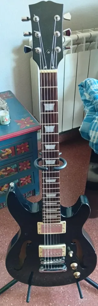 Guitarra Eléctrica Semihollow Negra