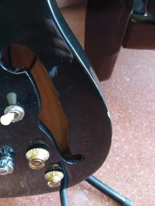 Guitarra Eléctrica Semihollow Negra