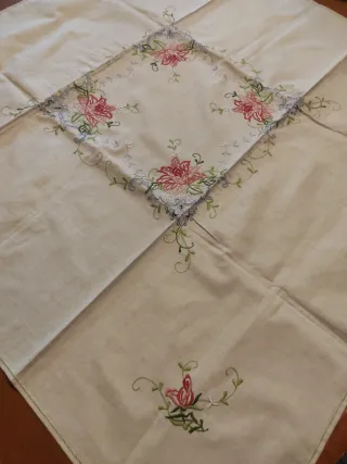 Tovaglietta ricamata vintage con 4 tovaglioli