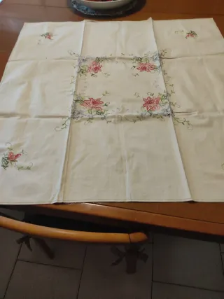 Tovaglietta ricamata vintage con 4 tovaglioli