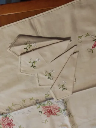 Tovaglietta ricamata vintage con 4 tovaglioli