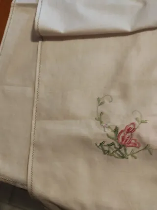 Tovaglietta ricamata vintage con 4 tovaglioli