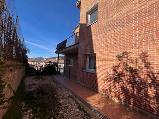 Casa pareada en alquiler en Miraflores de la Sierra