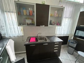 Cucina completa con elettrodomestici