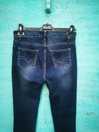 Pantalón vaquero con pedrería