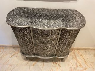 Consola y espejo de madera con acabado plateado