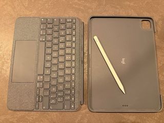 Logitech Combo Touch iPad Pro 11 (Funda + Teclado)