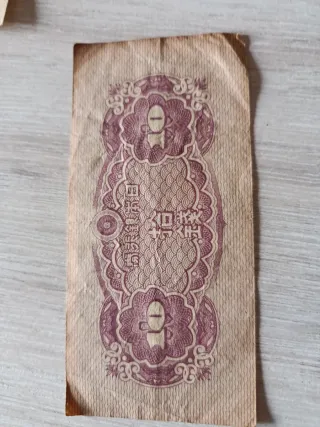 Tres billetes japoneses antiguos