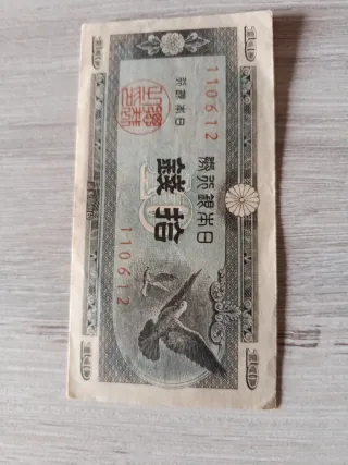 Tres billetes japoneses antiguos