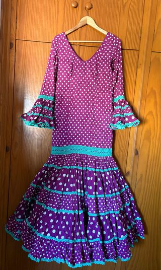 Vestido Flamenca Lunares - Alegre y favorecedor.