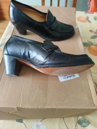 Zapatos de piel, marca Hankshoes.