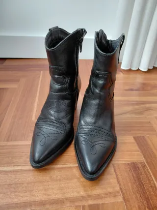 Botines de piel negros