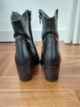 Botines de piel negros