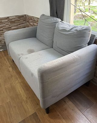 Sofá 2 plazas gris tela