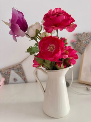 Jarrón Ikea con flores de tela