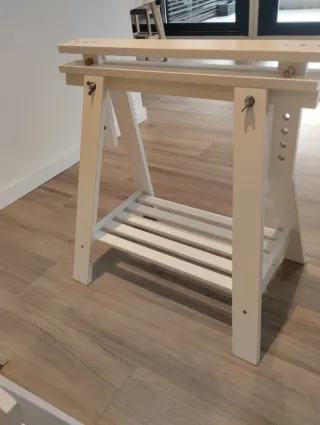 Mesa 1'50x75 de madera con caballetes blancos