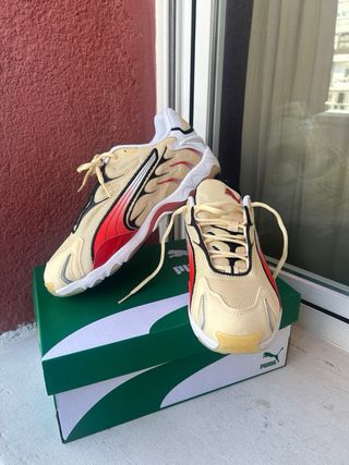 Zapatillas Puma Beige y Rojo