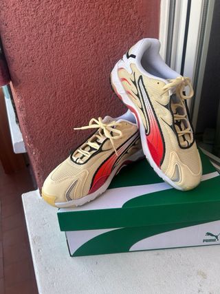 Zapatillas Puma Beige y Rojo