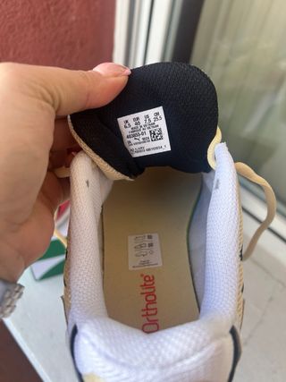 Zapatillas Puma Beige y Rojo