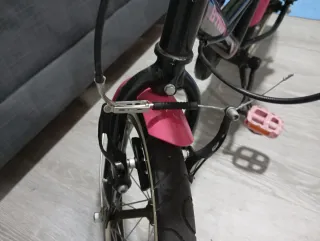 Bicicleta infantil rosa y negra