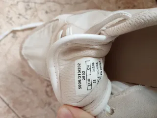 Zapatillas Zara blancas y azules