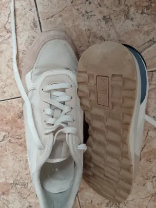 Zapatillas Zara blancas y azules