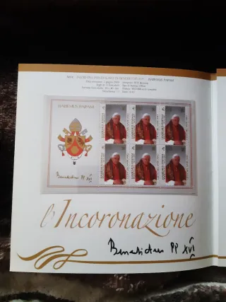 Francobolli Benedetto XVI Incoronazione