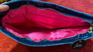 Bolso de mano azul brillante terciopelo