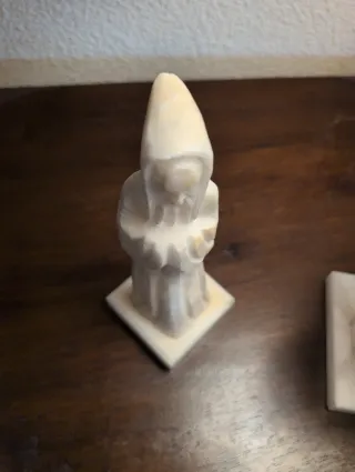 Figura monje mármol decorativa