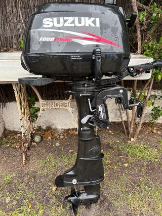 Lancha Zodiac con motor 4hp