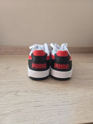 Zapatillas Puma Blancas y Rojas