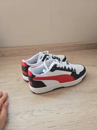 Zapatillas Puma Blancas y Rojas