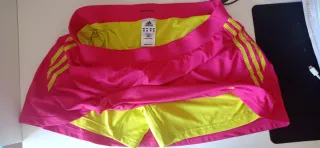 Falda pádel Adidas rosa con rayas amarillas