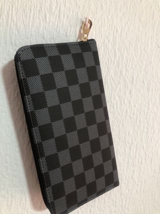 Cartera Larga Damero Negra y Dorada