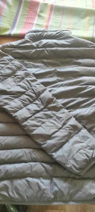 Chaqueta plumón gris Hollister