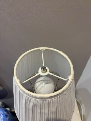 Mesitas de noche y lámparas