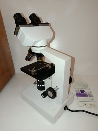Microscopio Binocular PANAGOR con caja