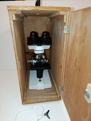 Microscopio Binocular PANAGOR con caja