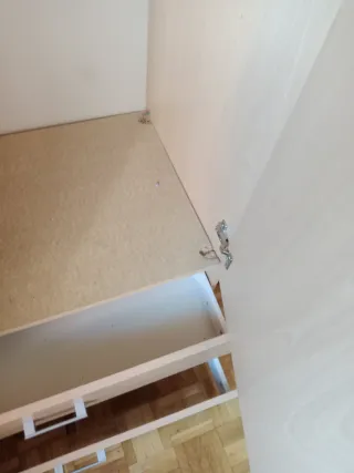 Armario de madera y metal