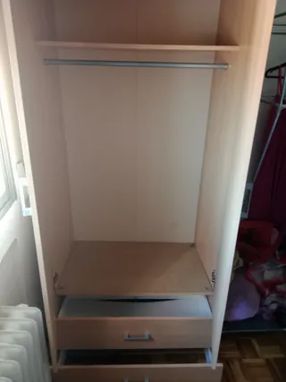 Armario de madera y metal