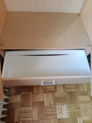 Armario de madera y metal