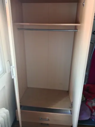 Armario de madera y metal