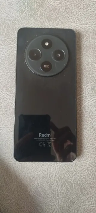 Xiaomi Redmi 14 C con custodia Spiderman e caricatore