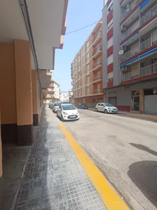 Venta plaza grande de coche y motos en oliva