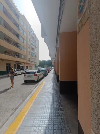 Venta plaza grande de coche y motos en oliva