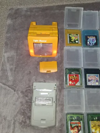 Game Boy Color + Lente d'ingrandimento + Giochi