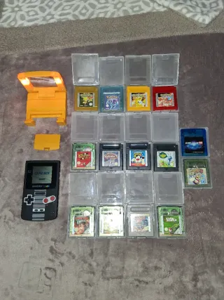 Game Boy Color + Lente d'ingrandimento + Giochi