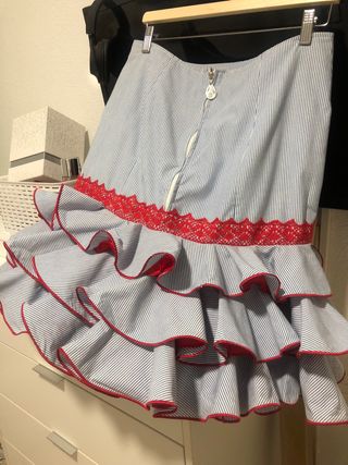 Falda corta de flamenca talla 42.